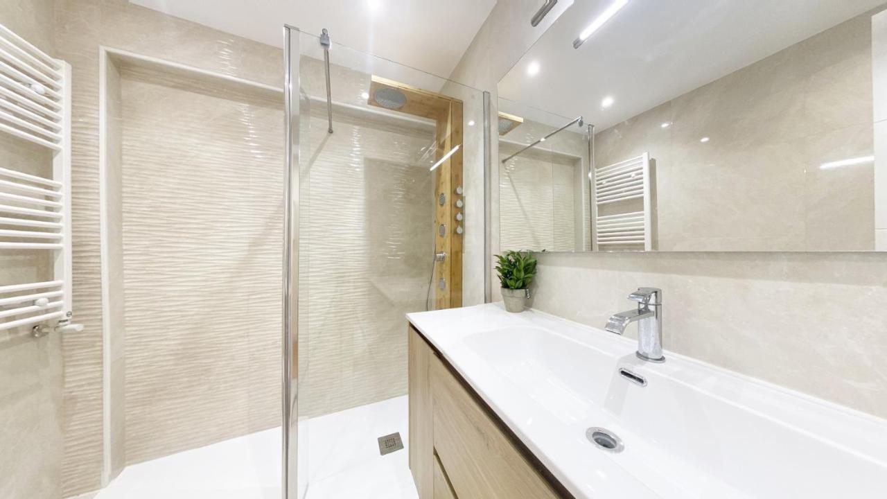 סן סבסטיאן Miramar Luxurious Flat, 3 Double Rooms, Free Parking, Terrace, Completely New מראה חיצוני תמונה