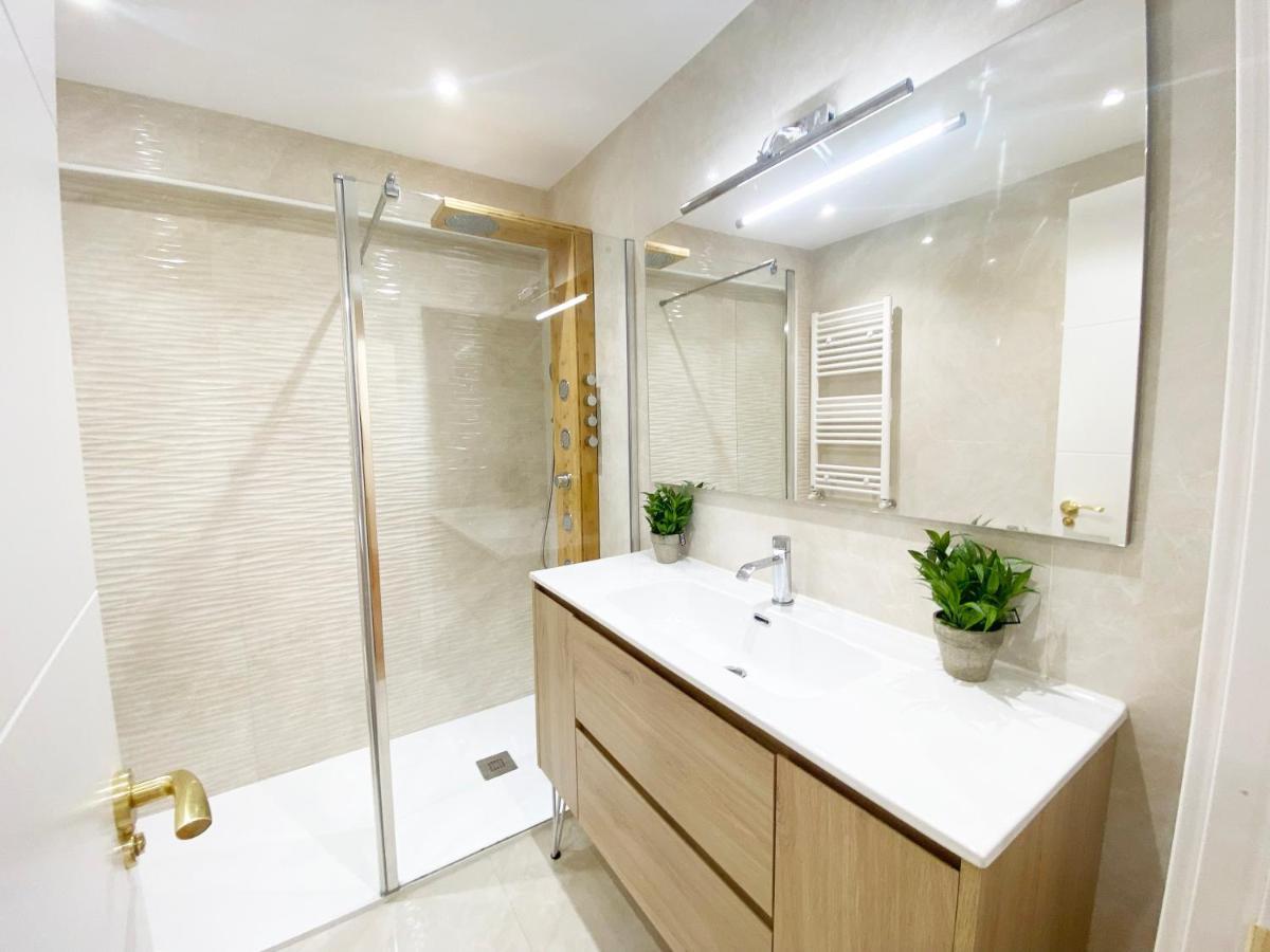 סן סבסטיאן Miramar Luxurious Flat, 3 Double Rooms, Free Parking, Terrace, Completely New מראה חיצוני תמונה